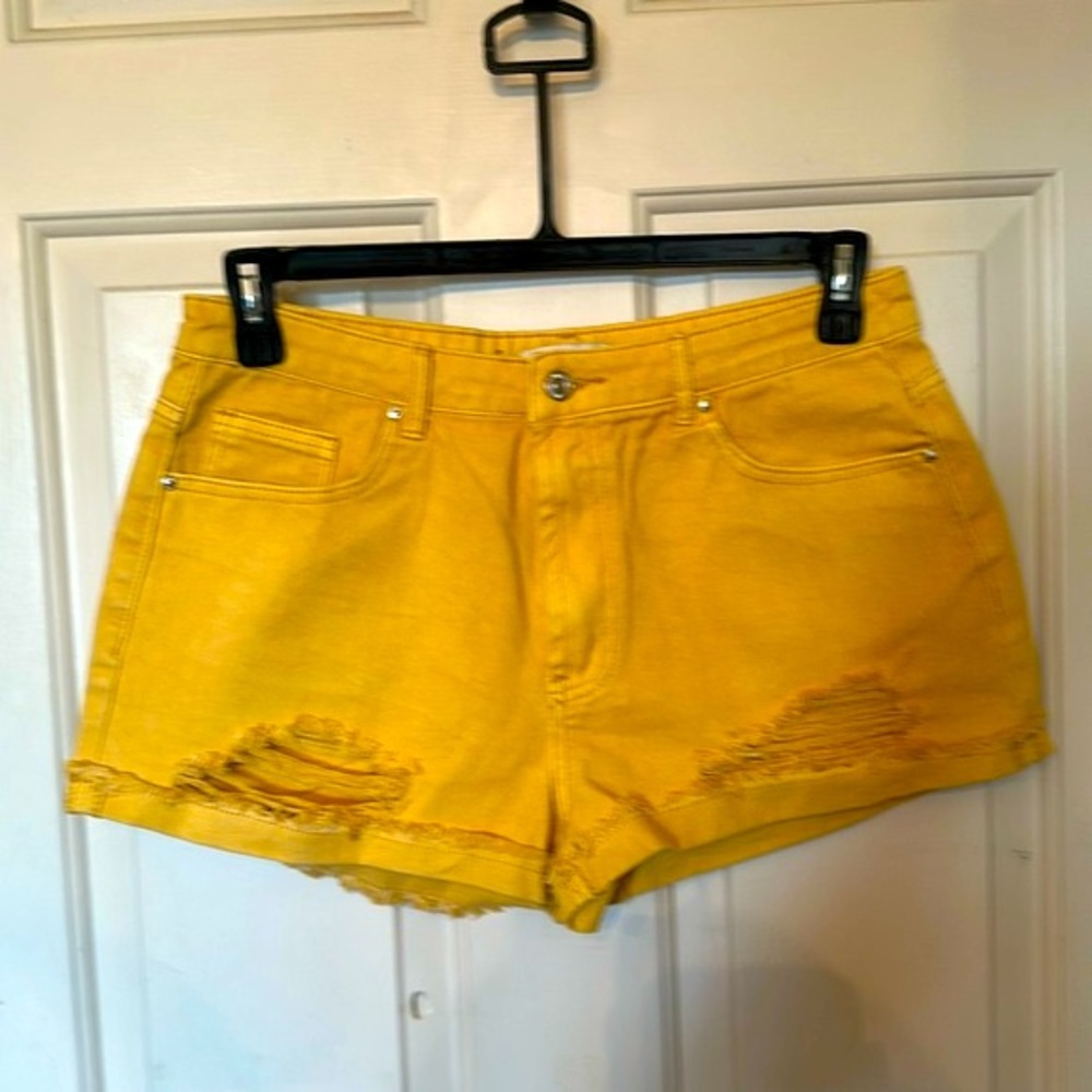 Forever 21 yellow women’s jean shorts size 31